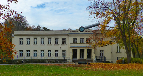 Archenhold-Sternwarte mit längstem Linsenfernrohr